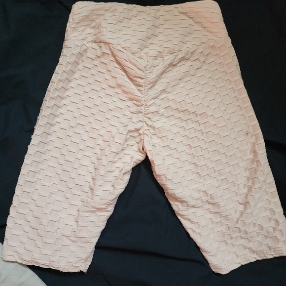 Scrunch Butt Biker Shorts - Picture 2 of 3